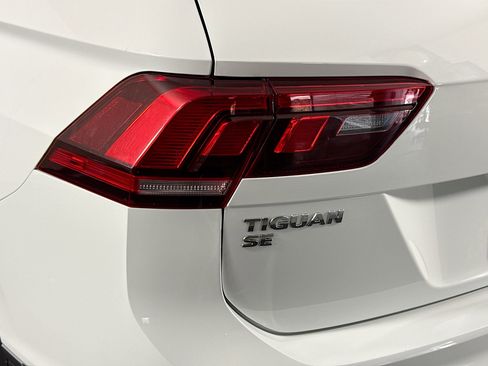 Used 2021 Volkswagen Tiguan SE FWD image 36