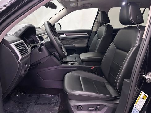 Used 2021 Volkswagen Atlas SE image 16