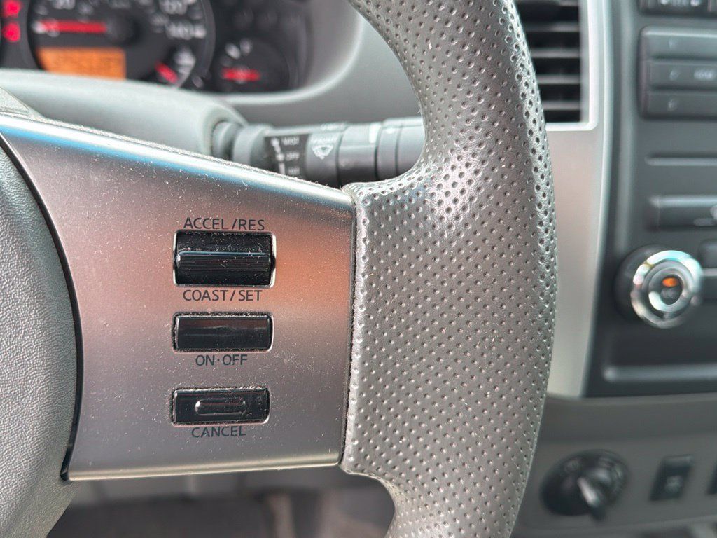 Used 2010 Nissan Frontier SE AWD/4WD image 6