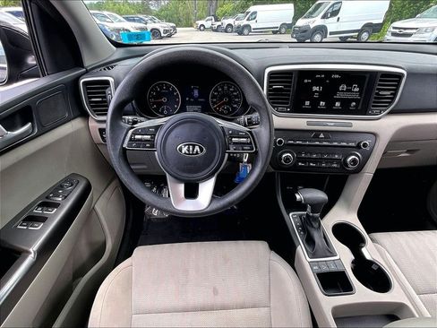 Used 2020 Kia Sportage LX AWD/4WD image 16