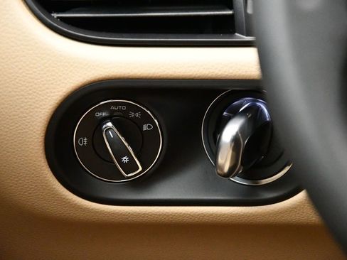 Used 2025 Porsche Macan image 22