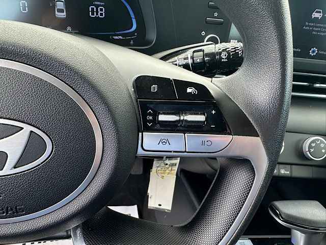 Certified 2024 Hyundai Elantra SE FWD image 23
