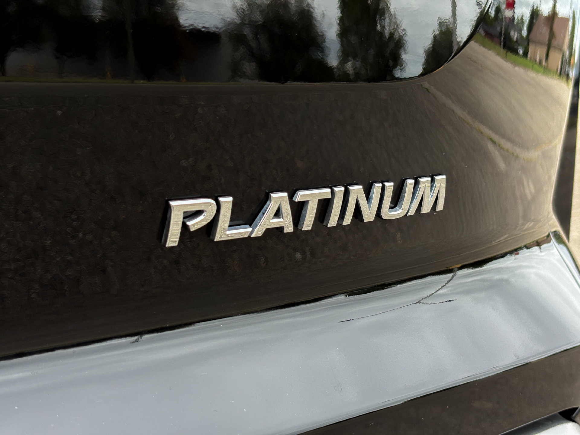 Used 2025 Nissan Pathfinder Platinum FWD image 8