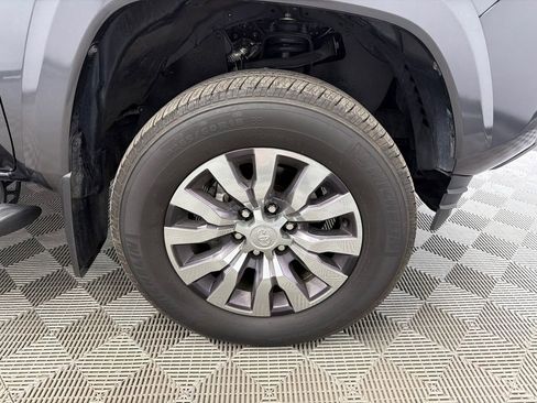 Used 2022 Toyota Tacoma Limited AWD/4WD image 13