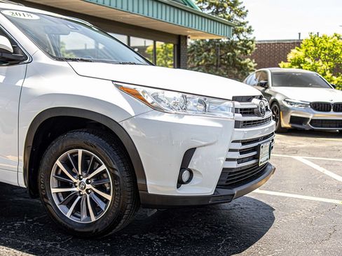Used 2018 Toyota Highlander XLE FWD image 3