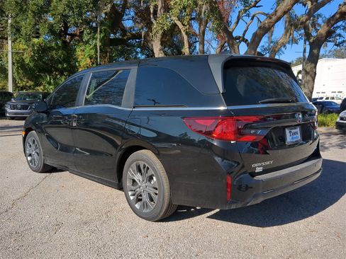 Used 2025 Honda Odyssey Touring image 4
