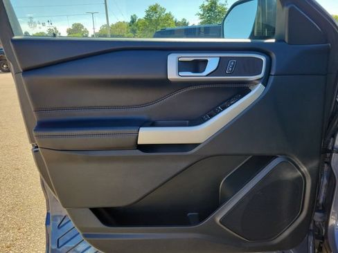Used 2021 Ford Explorer XLT w/ Equipment Group 202A AWD/4WD image 6