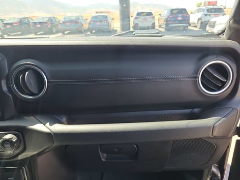 Used 2020 Jeep Wrangler Unlimited Sahara AWD/4WD image 16
