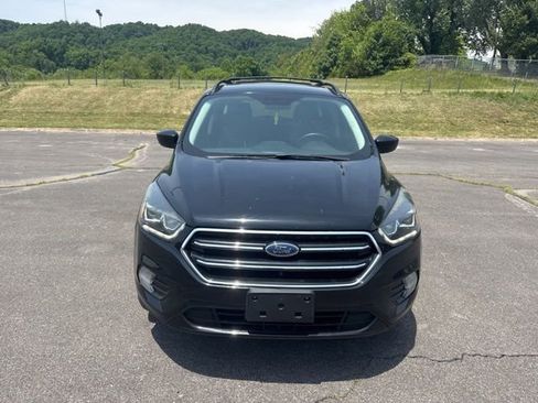 Used 2018 Ford Escape SE w/ SE Sport Appearance Package AWD/4WD image 3