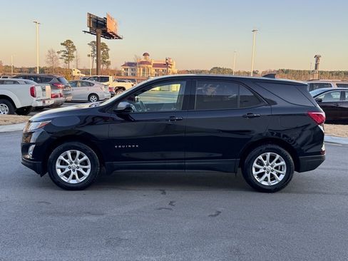 Used 2019 Chevrolet Equinox LS w/ LS Convenience Package image 3