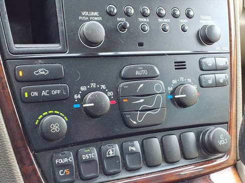 Used 2006 Volvo XC70 image 27