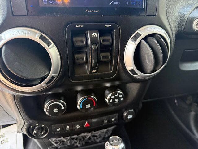 Used 2012 Jeep Wrangler Unlimited Sahara w/ Connectivity Group AWD/4WD image 24