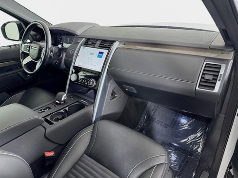 Used 2023 Land Rover Discovery Metropolitan Edition image 31