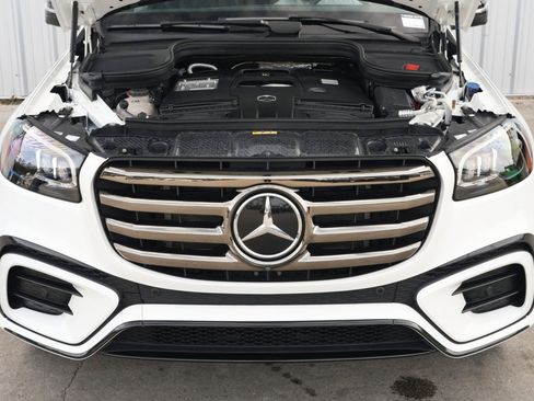 Used 2024 Mercedes-Benz GLS 580 4MATIC image 8