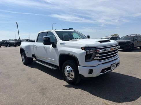 Used 2024 Chevrolet Silverado 3500 High Country w/ High Country Premium Package AWD/4WD image 4