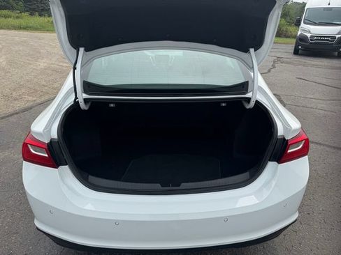 Used 2025 Chevrolet Malibu LT FWD image 17