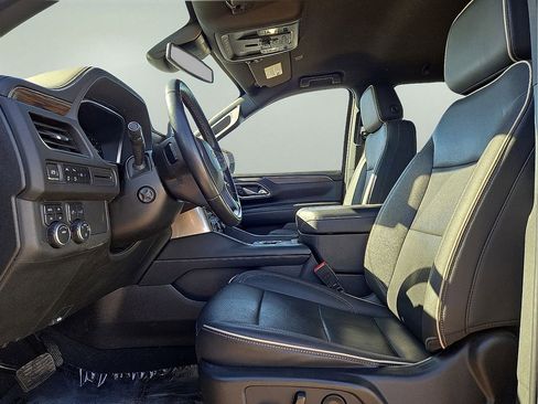 Used 2023 Chevrolet Suburban Premier image 25