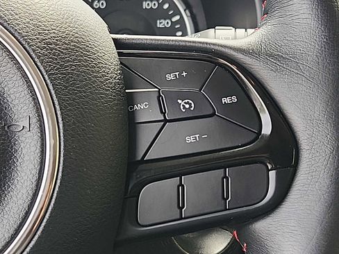 Certified 2022 Jeep Renegade Trailhawk AWD/4WD image 21