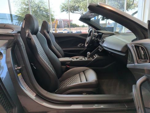 Used 2021 Audi R8 V10 w/ Premium Package RWD image 27
