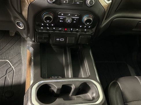 Used 2019 Chevrolet Silverado 1500 High Country w/ High Country Premium Package image 28