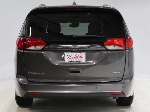 Used 2017 Chrysler Pacifica Limited w/ UConnect Theater Package FWD image 7
