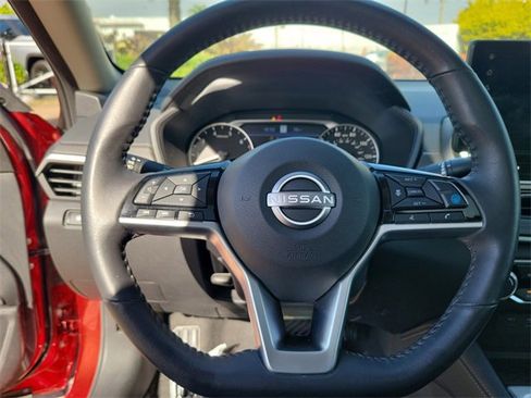 Used 2024 Nissan Altima 2.5 SV w/ SV Premium Package image 16