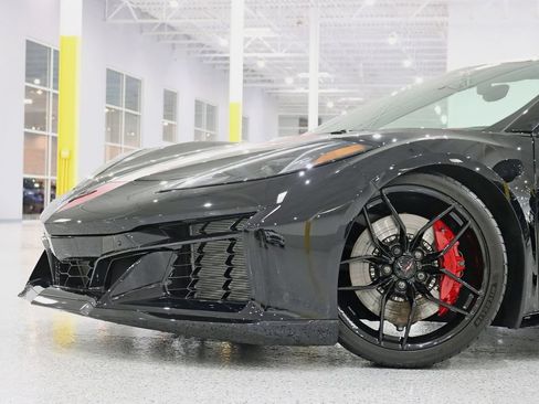 Used 2026 Chevrolet Corvette Z06 w/ Stealth Interior Trim Package RWD image 3