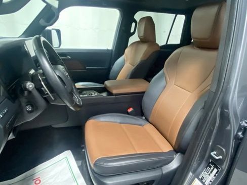 Used 2024 Lexus GX 550 w/ Accessory Package (2T) AWD/4WD image 11