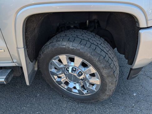 Used 2019 GMC Sierra 2500 Denali w/ Duramax Plus Package AWD/4WD image 9