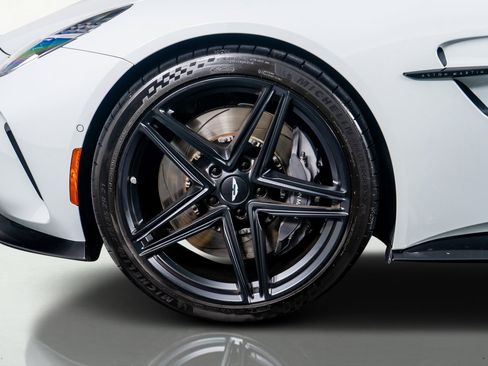 Used 2025 Aston Martin V8 Vantage Coupe image 10
