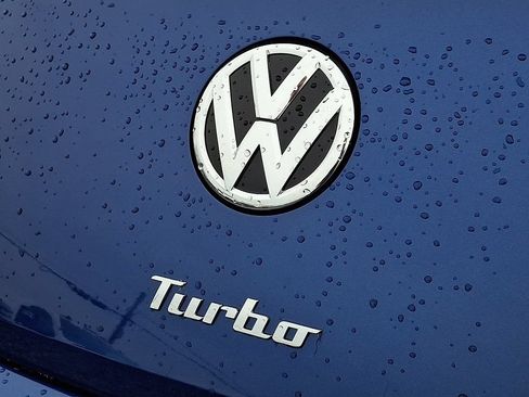 Used 2013 Volkswagen Beetle 2.0T FWD image 23