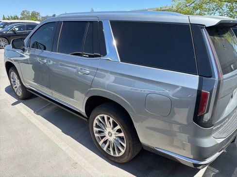 Used 2023 Cadillac Escalade Premium Luxury w/ Performance Package AWD/4WD image 4