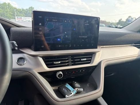 Used 2025 Ford Explorer Active RWD image 16