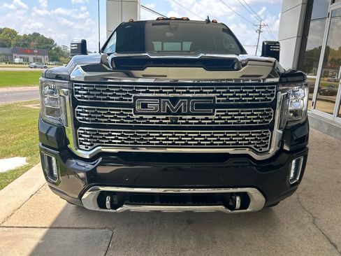 Used 2022 GMC Sierra 2500 Denali w/ Denali Black Diamond Edition AWD/4WD image 3