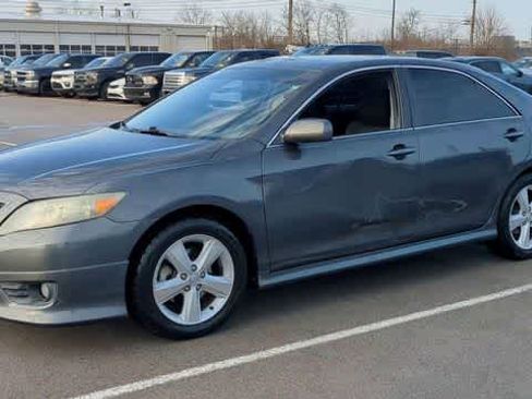 Used 2011 Toyota Camry SE w/ SE Extra-Value Pkg #1 image 4