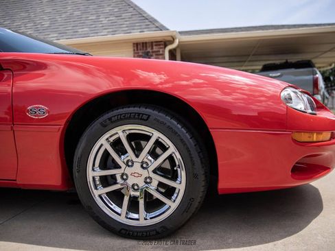 Used 2002 Chevrolet Camaro Z28 w/ SS Performance/Appearance Pkg RWD image 11