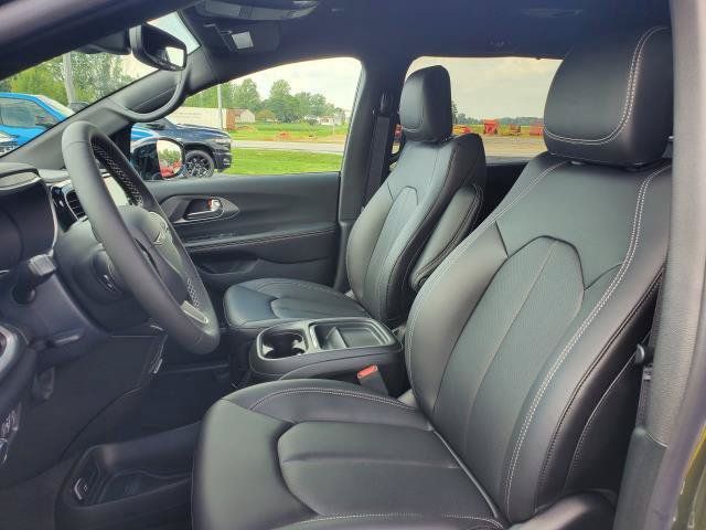 New 2027 Chrysler Pacifica Select AWD/4WD image 5