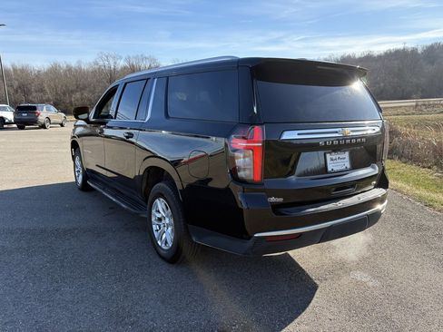 Used 2022 Chevrolet Suburban LT image 3