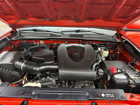 Used 2018 Toyota Tacoma TRD Off-Road image 31