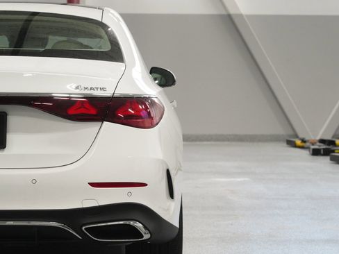 New 2026 Mercedes-Benz E 350 4MATIC Sedan image 14