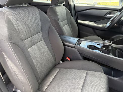 Used 2024 Nissan Rogue SV FWD image 10