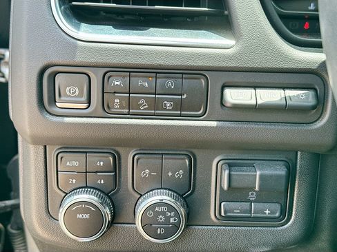 Used 2024 GMC Yukon AT4 w/ Technology Package AWD/4WD image 22
