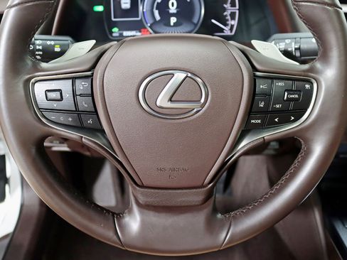 Used 2021 Lexus ES 300h w/ Accessory Package image 15