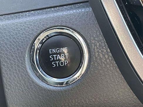 Used 2018 Toyota Camry SE w/ Convenience Package image 28