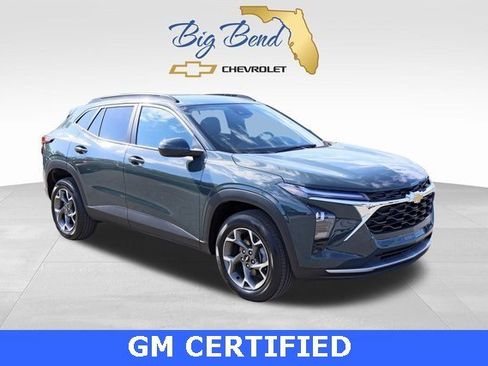 Certified 2025 Chevrolet Trax LT image 1