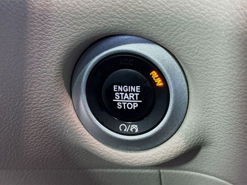 Used 2023 Chrysler Voyager LX image 21