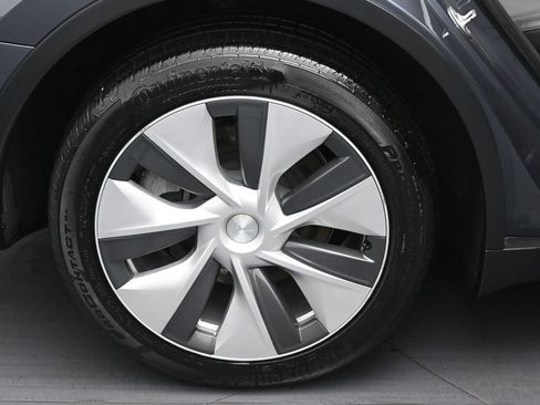 Used 2023 Tesla Model Y Long Range AWD/4WD image 35