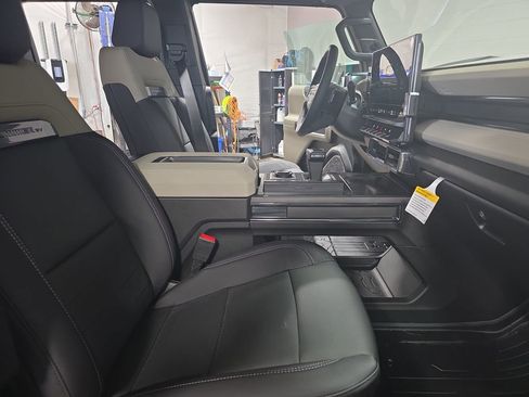 New 2026 GMC Hummer EV SUV w/ LPO, Dark Essentials Package AWD/4WD image 10