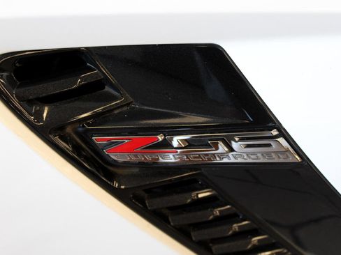 Used 2019 Chevrolet Corvette Z06 w/ Z07 Performance Package image 16