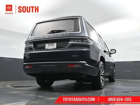Used 2022 Jeep Grand Wagoneer Series III AWD/4WD image 44